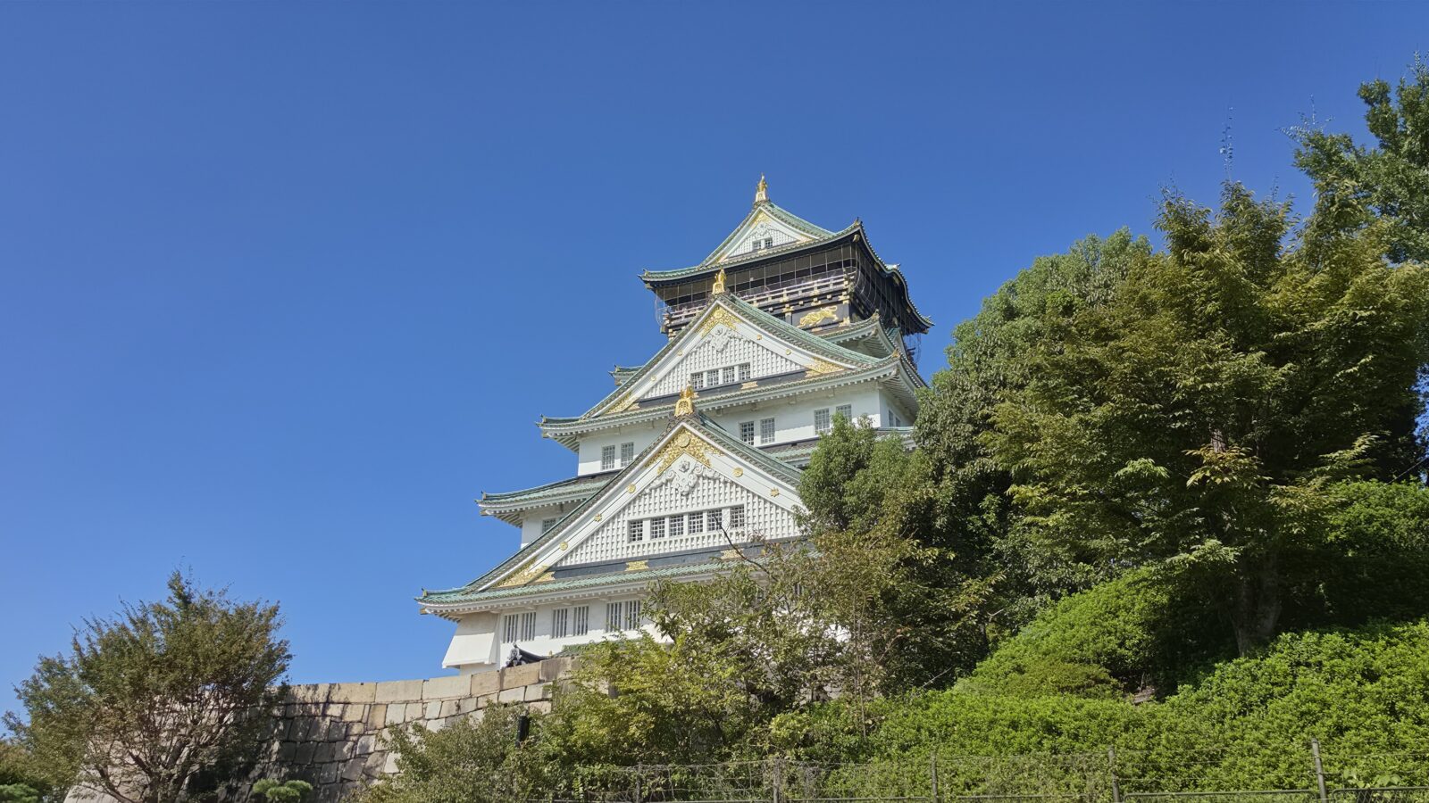 A Premium Train and a Concrete Castle – Day 16